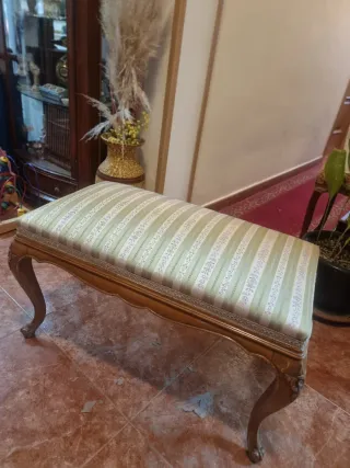 Descalzador tapizado estilo clásico