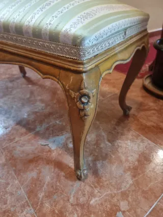 Descalzador tapizado estilo clásico