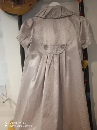 Abrigo plateado con flores