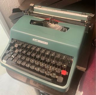 Máquina de escribir Olivetti Lettera 32