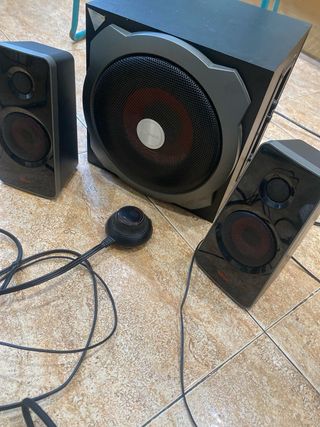 Subwoofer y 2 altavoces 2.1. Trust TGXT 38.