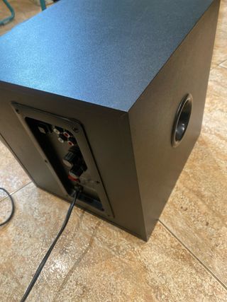 Subwoofer y 2 altavoces 2.1. Trust TGXT 38.