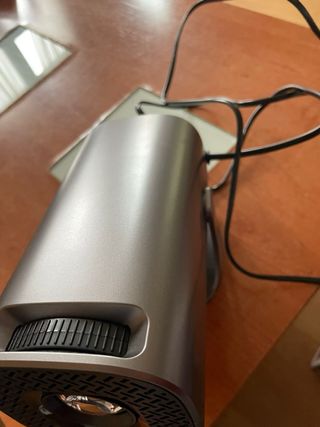 Proyector Wifi gris con mando