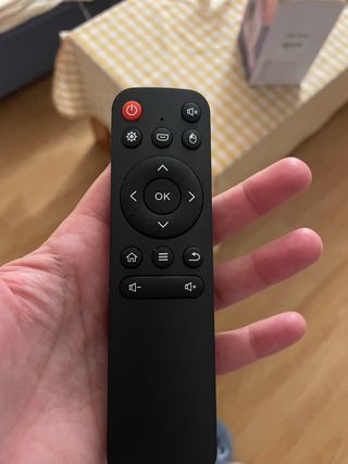 Proyector Wifi gris con mando