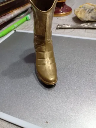 Stivale in ottone decorativo