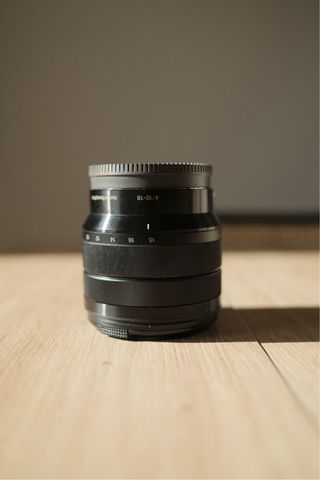 Sony E 4/10-18 OSS con humedades