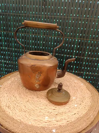 Antigüedad Tetera de Cobre y Latón ¡PESA CASI 1Kg!