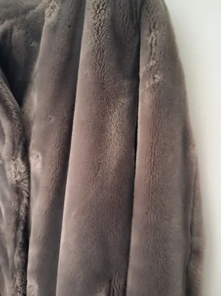 Abrigo de pelo color topo