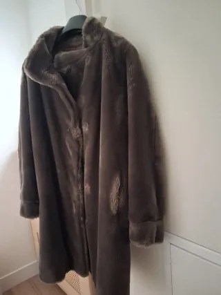 Abrigo de pelo color topo