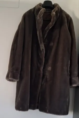 Abrigo de pelo color topo