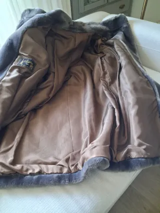 Abrigo de pelo color topo