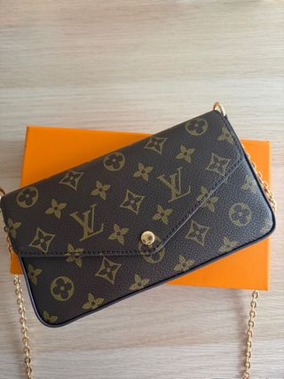 Bolso marrón y dorado