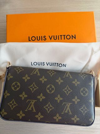 Bolso marrón y dorado