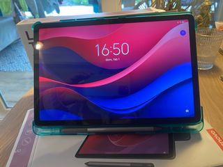 Lenovo Tablet M11 con funda y protector de pantall