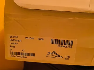 Zapatillas Alexander M Queen Blancas y Negras