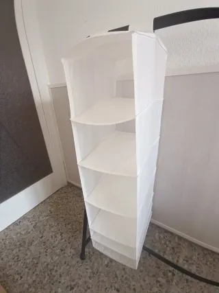 Burro perchero Ikea negro y organizador de regalo