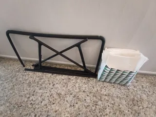 Burro perchero Ikea negro y organizador de regalo