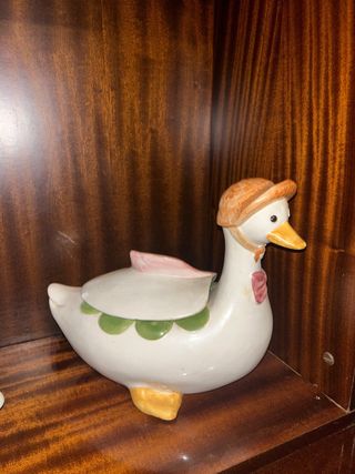 Figura cerámica pato con sombrero