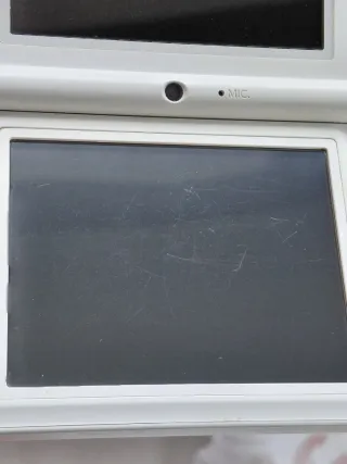 Nintendo DSi Blanca + funda + puntero.