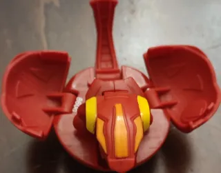 Bakugan 860G 5€ Bakugan B100 10€ Per il lotto 12€