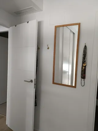 Espejo IKEA RAM Marco Madera.  16 euros cada uno.