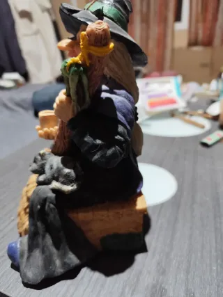 Figura de Bruja con Escoba y Gato