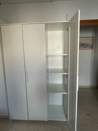 Armario blanco de  3 puertas con espejo