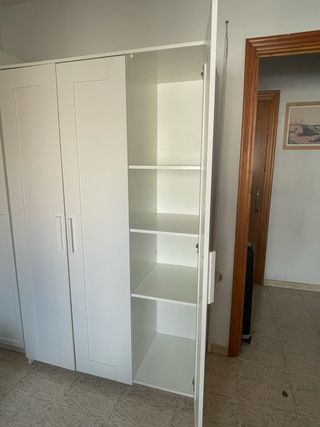 Armario blanco de  3 puertas con espejo