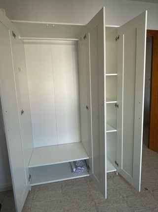 Armario blanco de  3 puertas con espejo
