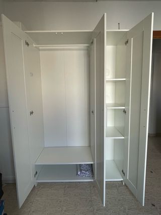 Armario blanco de  3 puertas con espejo
