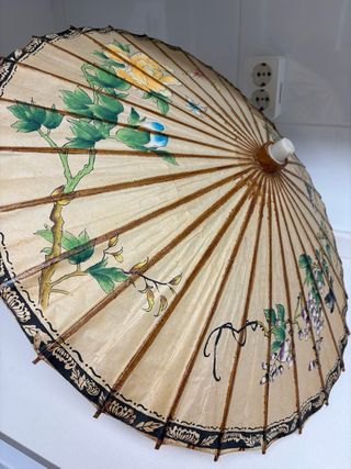 Paraguas antiguo decorado