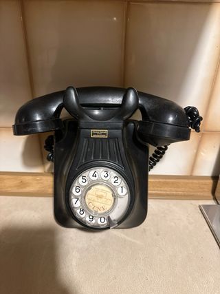 Teléfono antiguo Standard Electric baquelita
