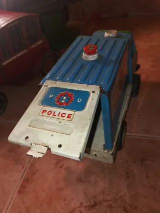 Camión Policía Hojalata Grande marca Ricco español