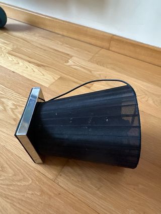 Lámpara de mesilla negra y plateada