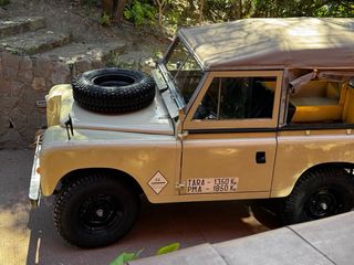 Land Rover Defender 2025