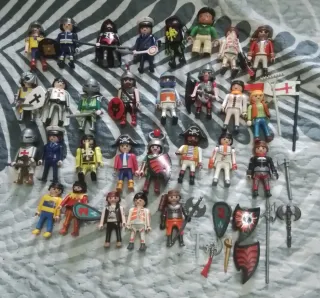 Lote Playmobil Medieval etc con Armas y Escudos
