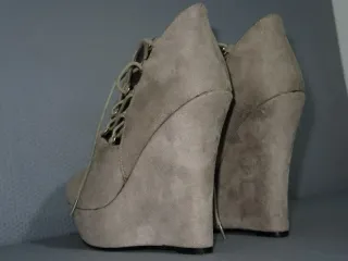 Zeppe stringate grigie scamosciate tg 40