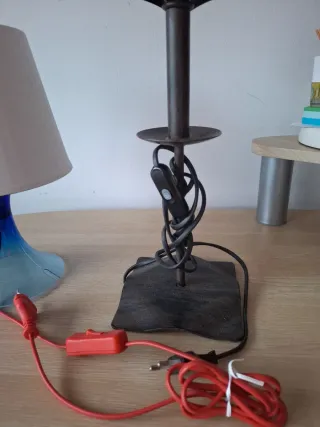 2 Lámparas de Mesa (Negra y Azul)