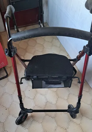 Andador para mayores con asiento y comoartimiento
