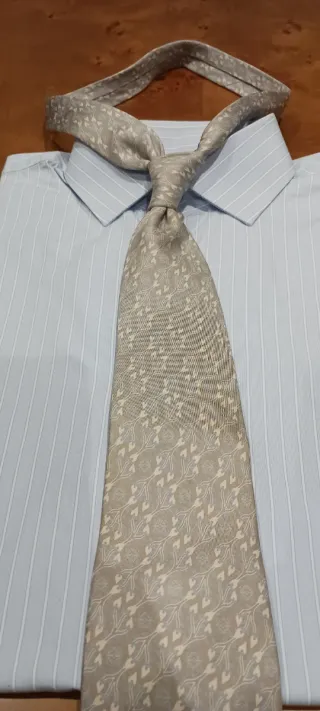 CORBATA LOEWE, SEDA NATURAL, GRIS.
