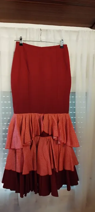 Falda flamenca rojo con volantes