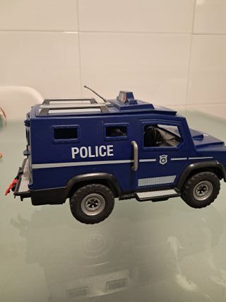 Coche de policía de juguete azul