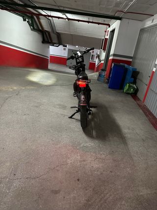 Bicicleta eléctrica negra electrica