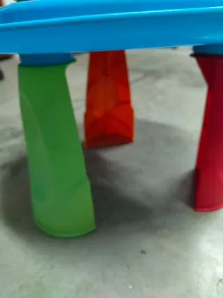 Mesa de actividades para bebés