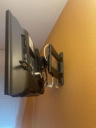 Televisor Samsung 32” pared, mando a distancia