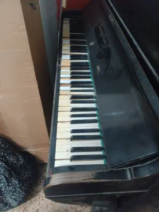 Piano antiguo madera para restaurar