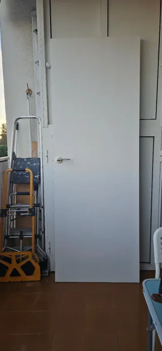 Puerta interior madera blanca