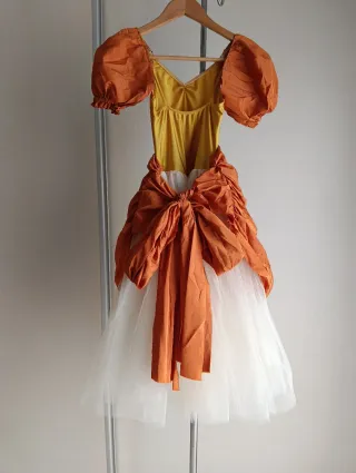 Vestido infantil naranja y amarillo