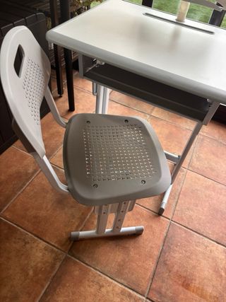Escritorio infantil con silla