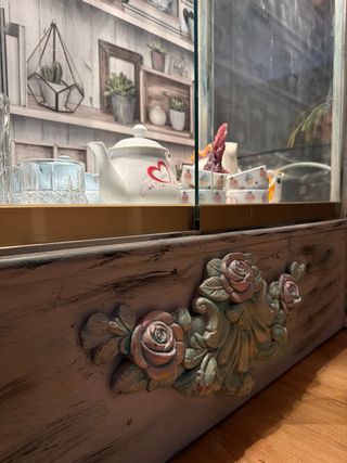 Vitrina restaurada con luz